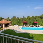 Hundefreundlliche Mit Privatpool, Panorama Meerblick, Outdoor-kueche, Babybett Hébergement de vacances Poreč