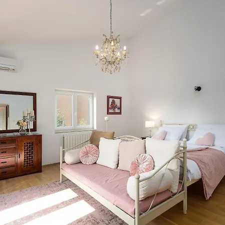 Hundefreundlliche Mit Privatpool, Panorama Meerblick, Outdoor-kueche, Babybett Пореч