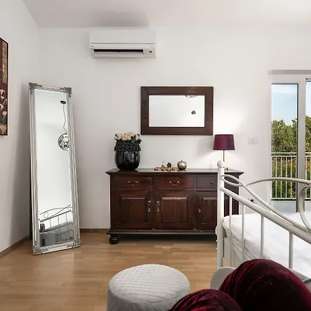 Hundefreundlliche Mit Privatpool, Panorama Meerblick, Outdoor-kueche, Babybett * Poreč