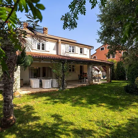 Будинок відпочинку Hundefreundlliche Mit Privatpool, Panorama Meerblick, Outdoor-kueche, Babybett Пореч